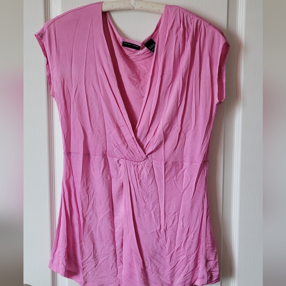 New York and company pink v neck top